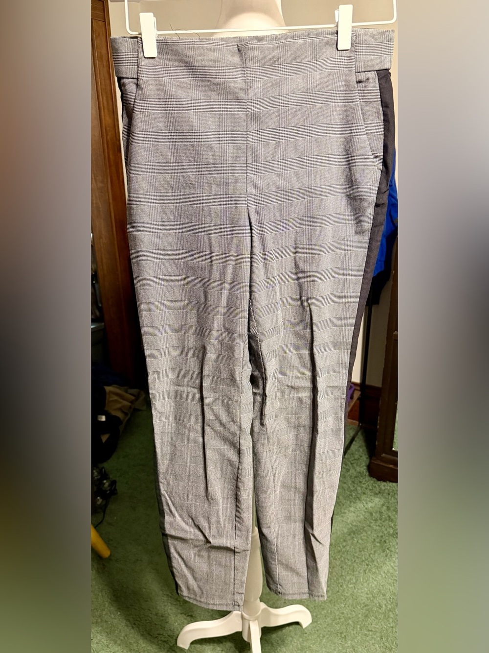 Simply Vera Vera Wang Gray Plaid Skinny Pants with Side Stripe